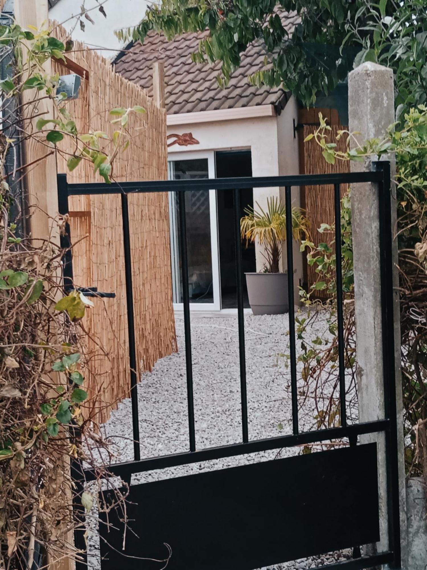 La Salamandre Saint-Come-de-Fresne Exterior foto